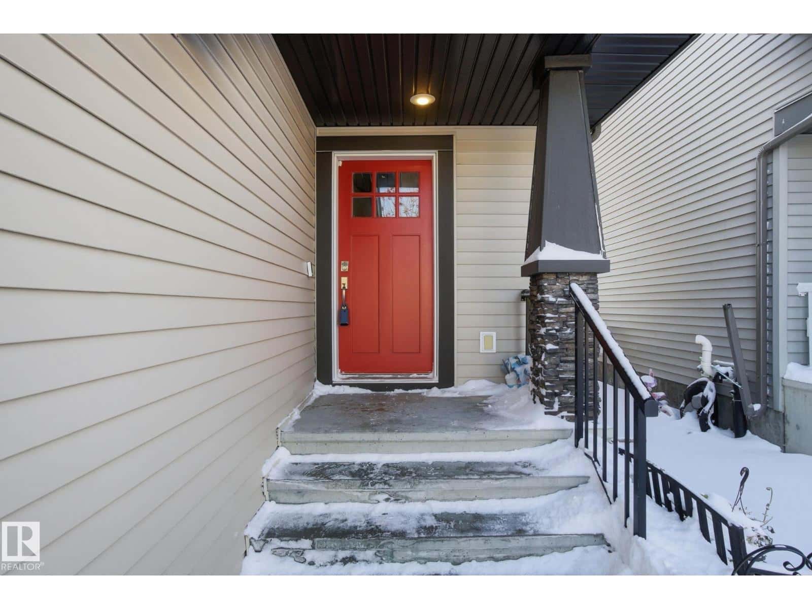 16734 122A ST NW — Edmonton, Alberta - Photo 3 of 58