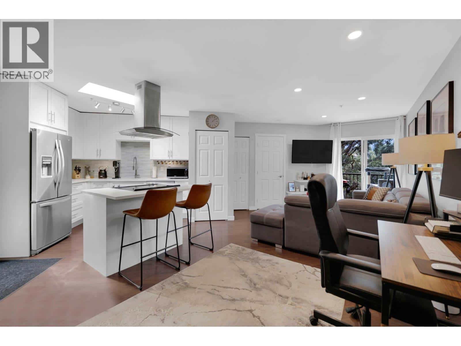 B309 40120 WILLOW CRESCENT — Squamish, British Columbia - Photo 2 of 17