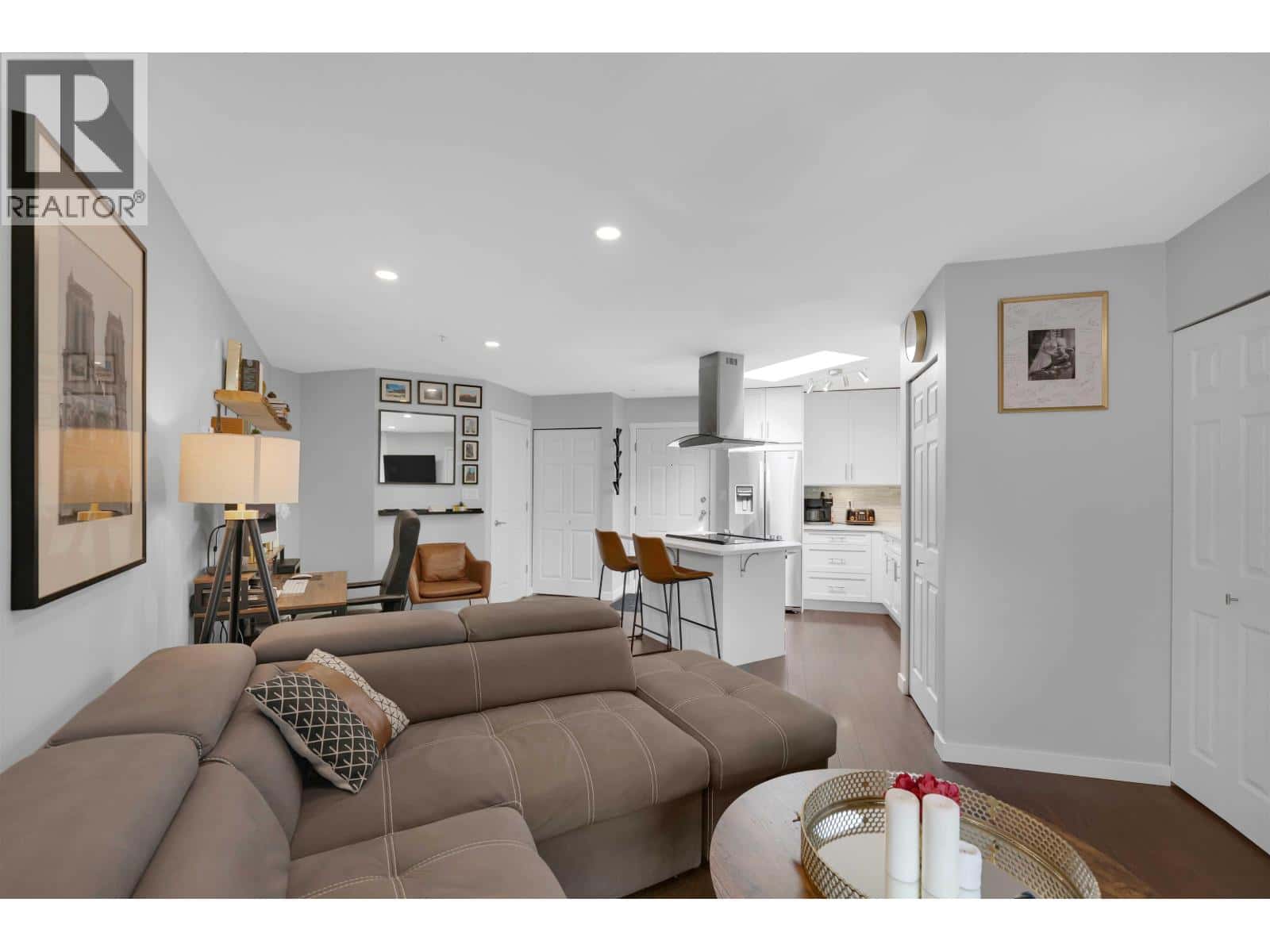 B309 40120 WILLOW CRESCENT — Squamish, British Columbia - Photo 3 of 17