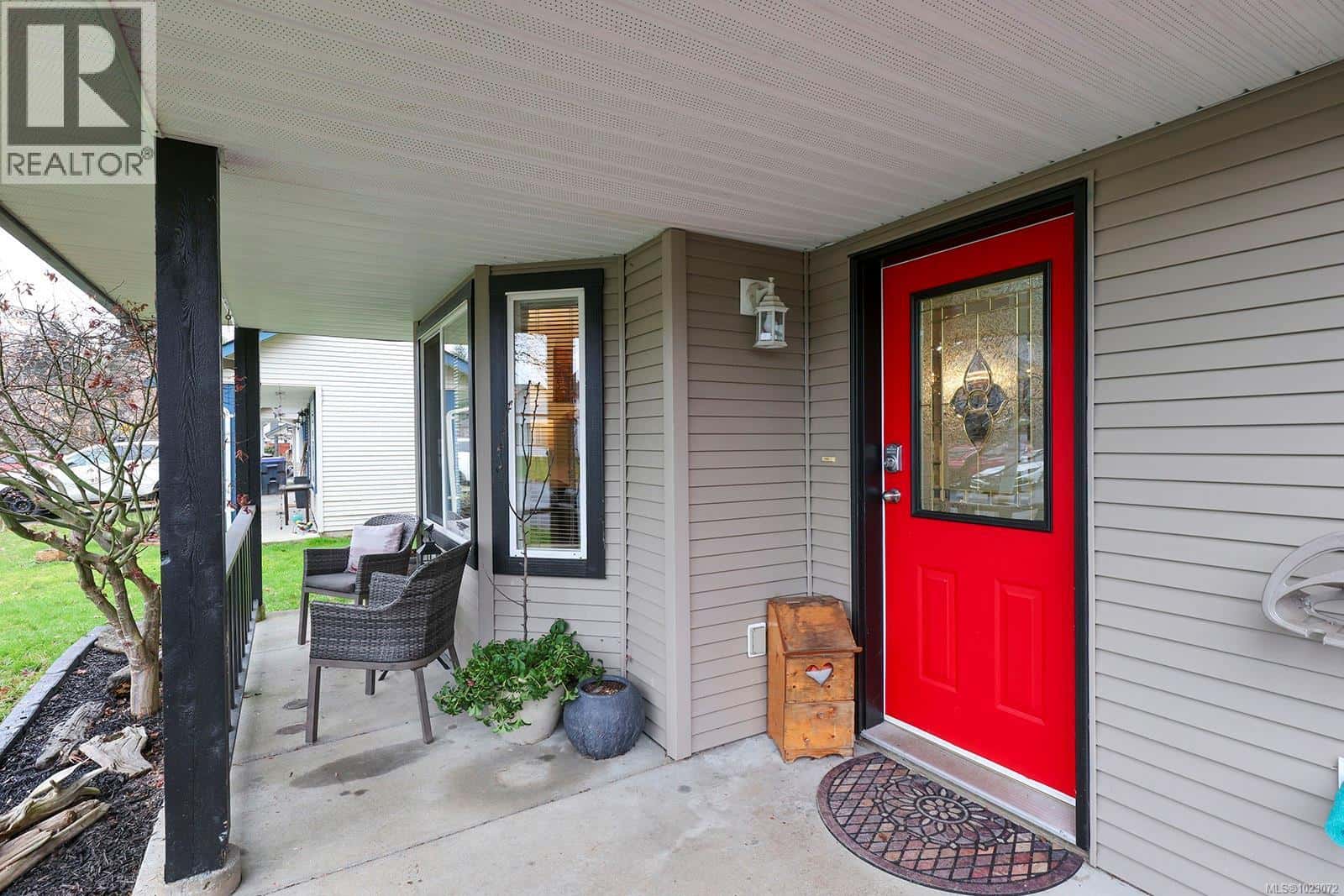 1387 Krebs Cres — Courtenay, British Columbia - Photo 4 of 30