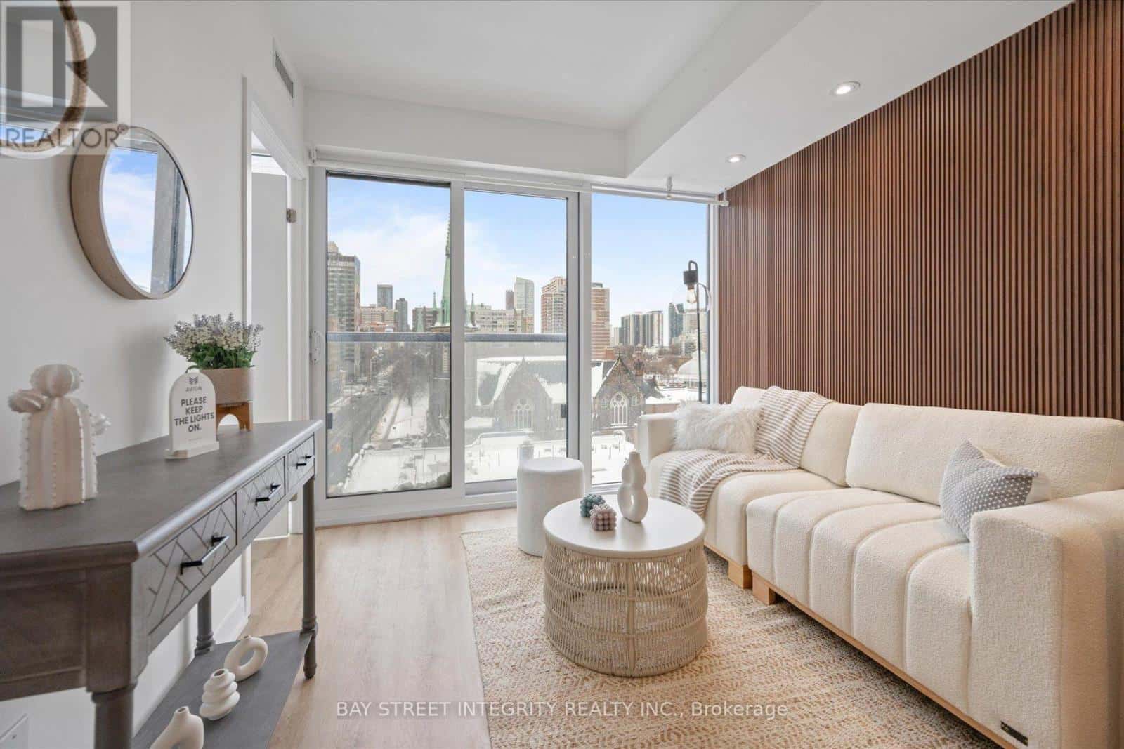 606 - 319 JARVIS STREET — Toronto (Moss Park), Ontario - Photo 2 of 22