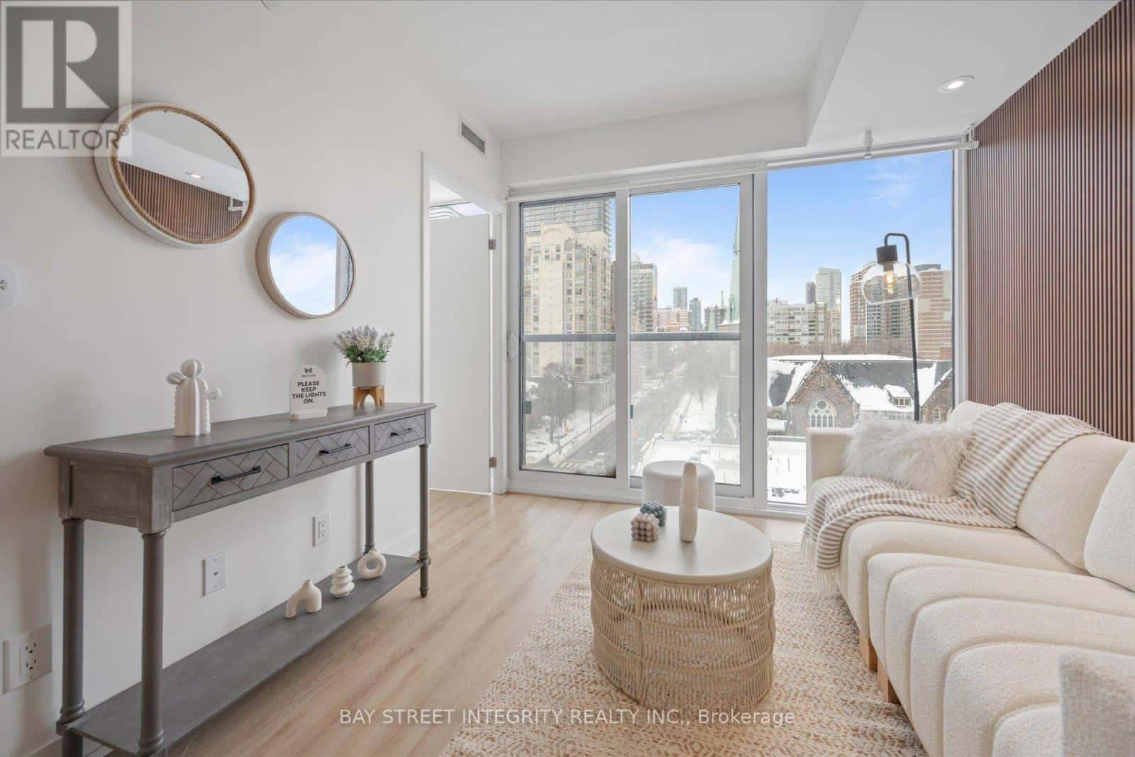 606 - 319 JARVIS STREET — Toronto (Moss Park), Ontario - Photo 3 of 22