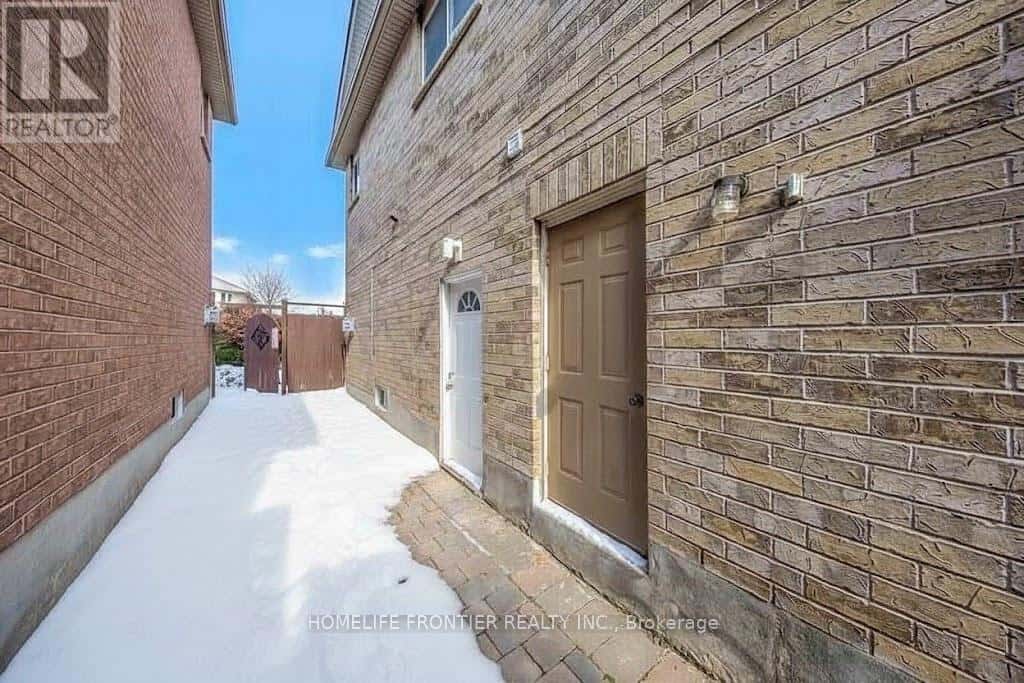 150 MARIA ANTONIA ROAD — Vaughan (Vellore Village), Ontario - Photo 2 of 18