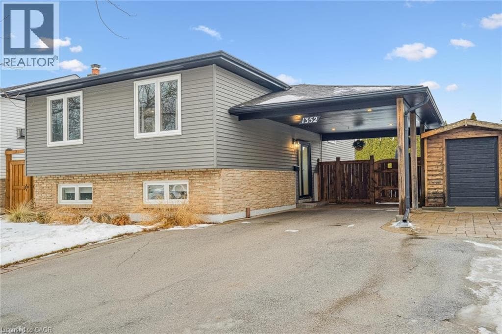 1352 VANCOUVER Crescent — Burlington, Ontario - Main photo