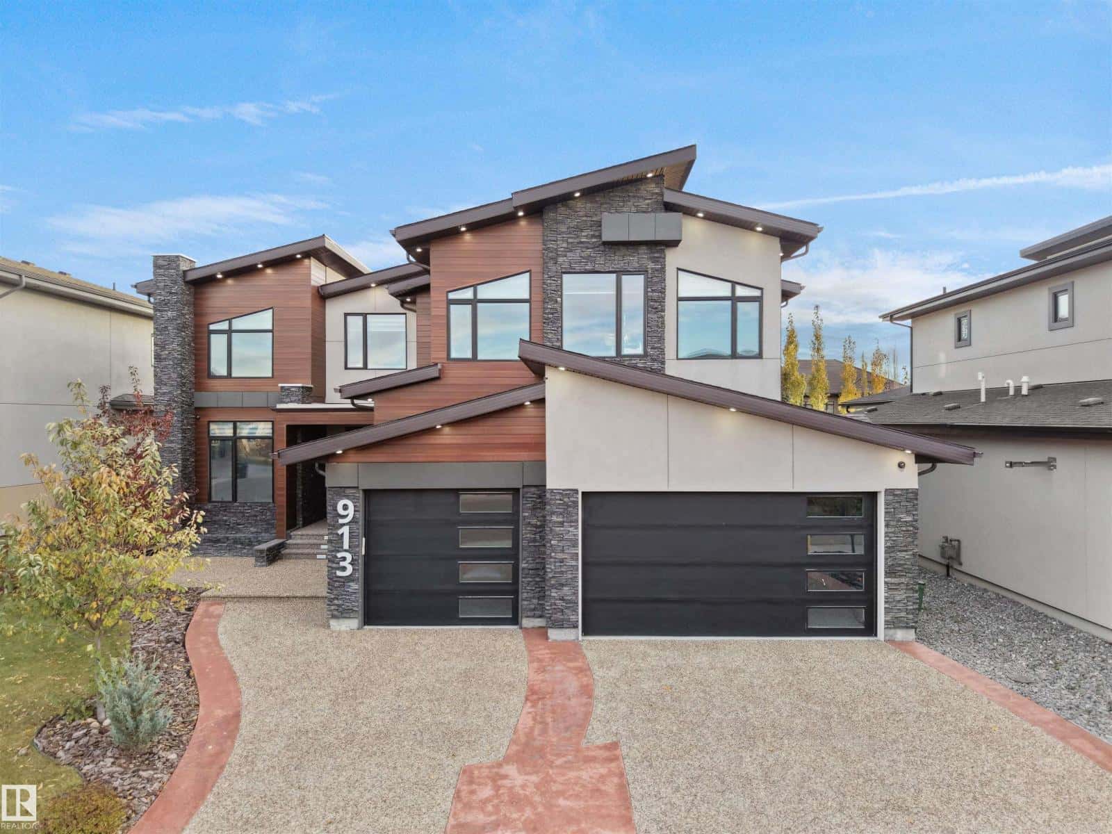 913 WOOD PL NW — Edmonton, Alberta - Photo 2 of 61