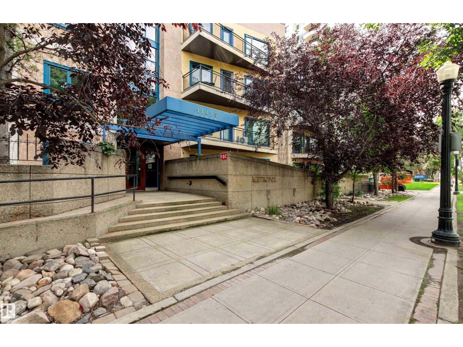 #204 11415 100 AV NW — Edmonton, Alberta - Photo 4 of 75