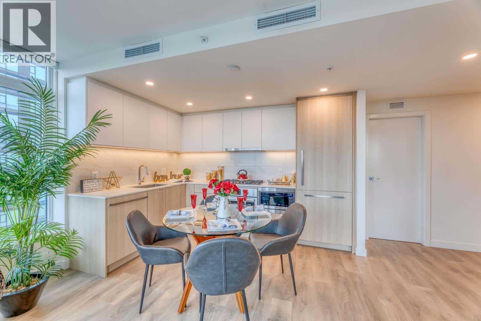 2104 308 ALDERSON AVENUE — Coquitlam, British Columbia - Photo 5 of 32