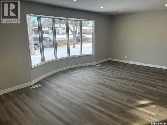 6007 Sherwood DRIVE — Regina, Saskatchewan - Photo 2 of 37