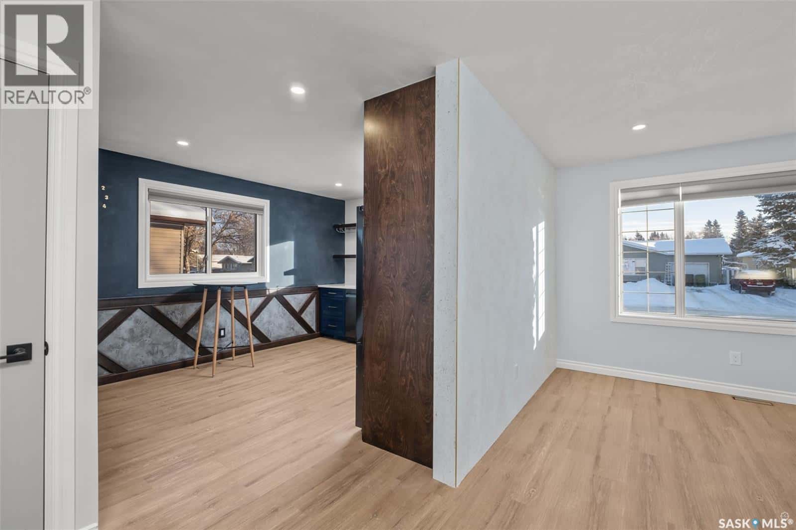 125 McIntosh DRIVE — Prince Albert, Saskatchewan - Photo 2 of 41