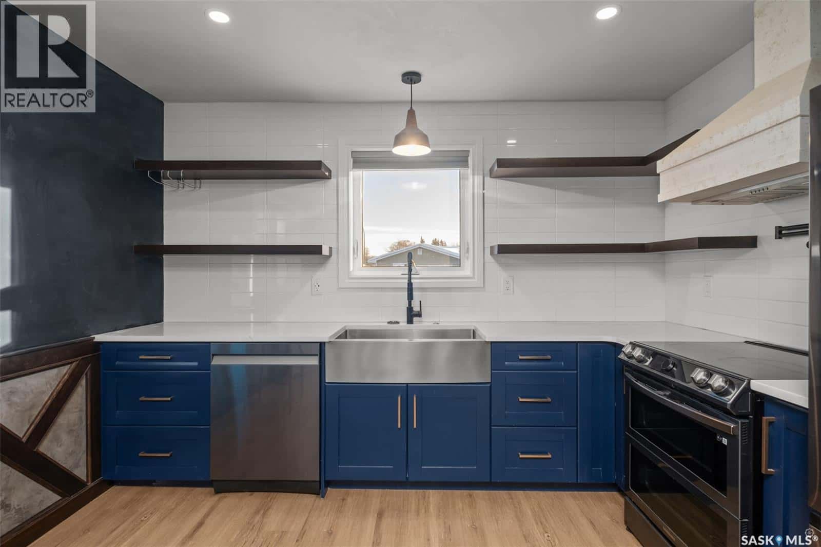 125 McIntosh DRIVE — Prince Albert, Saskatchewan - Photo 4 of 41