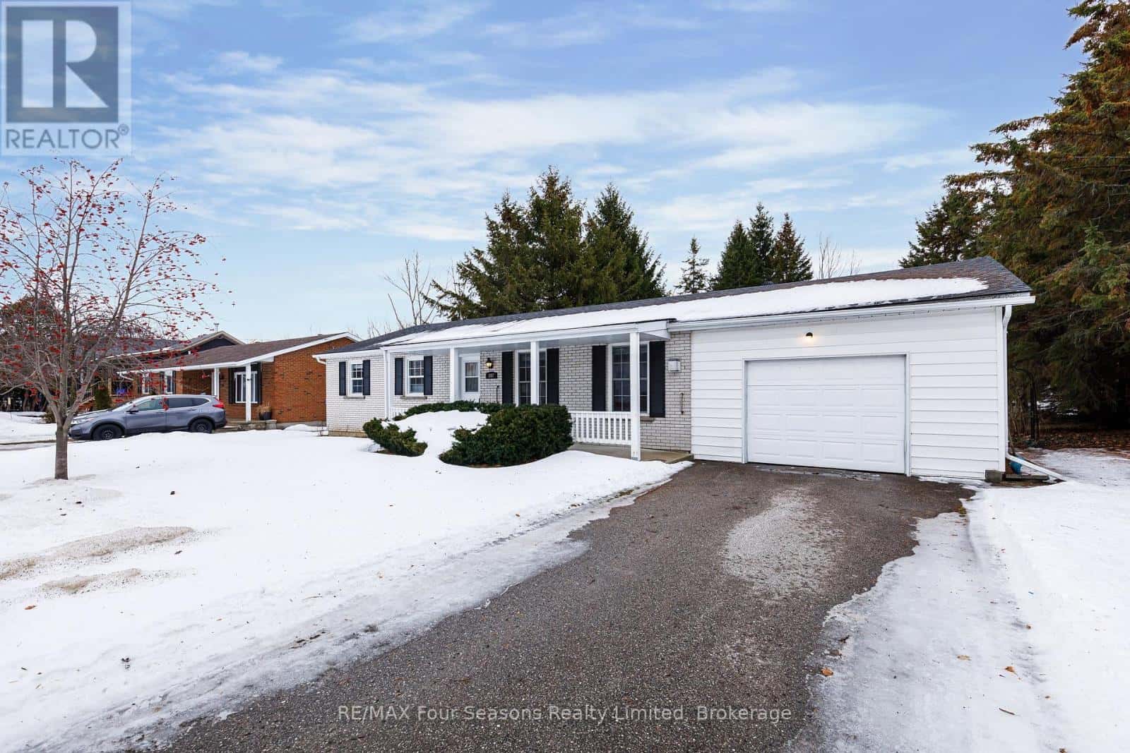 207 CHRISTOPHER STREET — Clearview (Stayner), Ontario - Photo 4 of 33