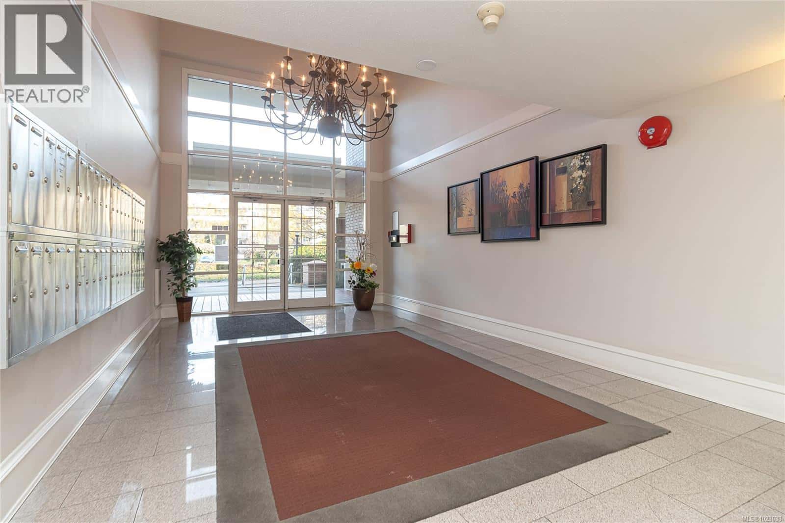 PH 10 1371 Hillside Ave — Victoria, British Columbia - Photo 5 of 24