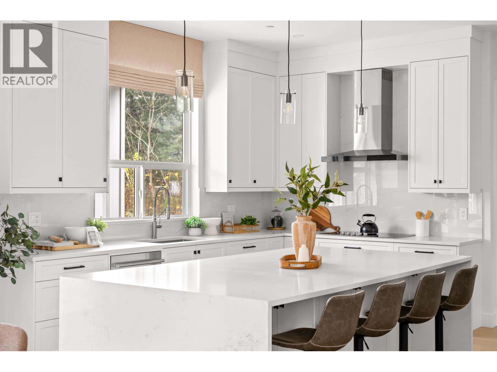 11037 243B STREET — Maple Ridge, British Columbia - Photo 3 of 25