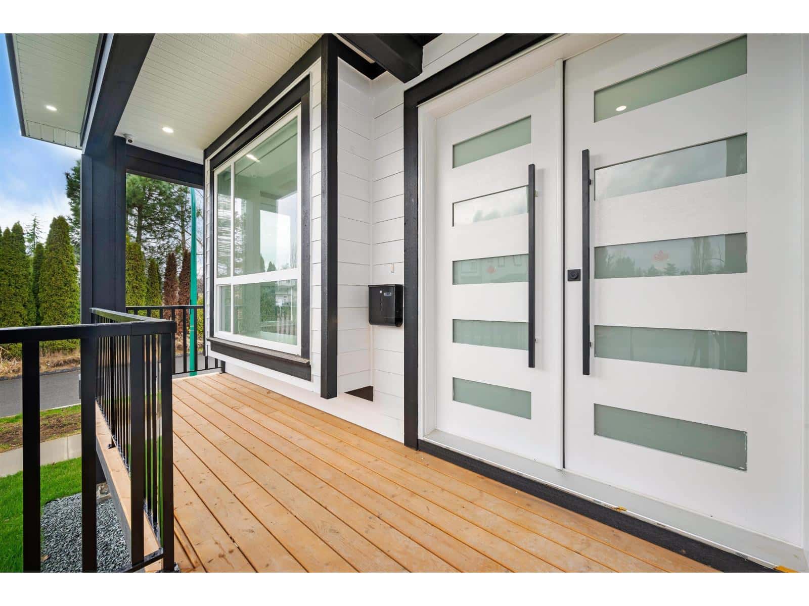 19351 71 AVENUE — Surrey, British Columbia - Photo 3 of 24