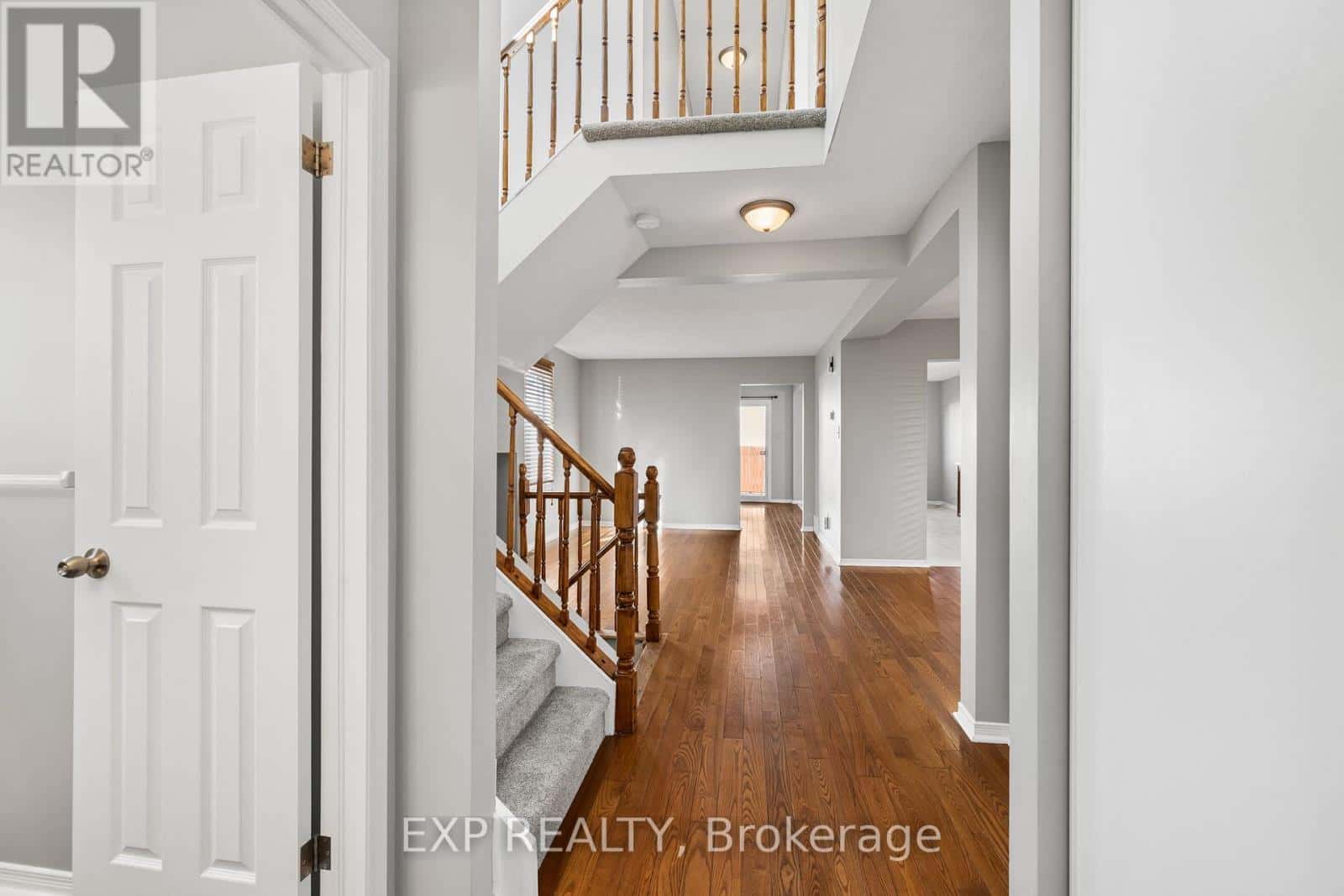 32 PEACOCK CRESCENT — Ottawa, Ontario - Photo 4 of 33