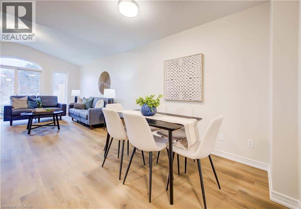 98 COLTON Circle — Kitchener, Ontario - Photo 4 of 31