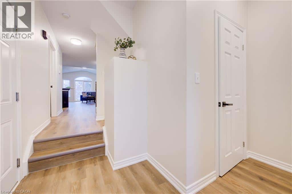 98 COLTON Circle — Kitchener, Ontario - Photo 2 of 31