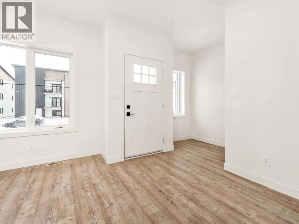 359 9 Street — Fort Macleod, Alberta - Photo 2 of 37