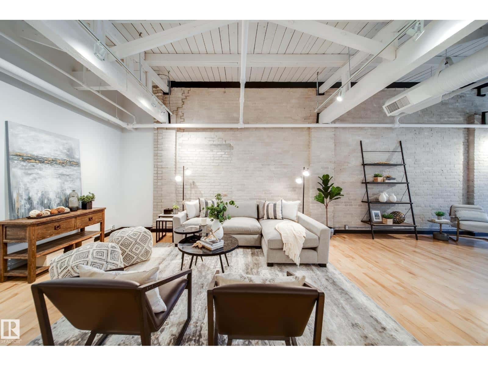 #501 10169 104 ST NW — Edmonton, Alberta - Photo 4 of 37