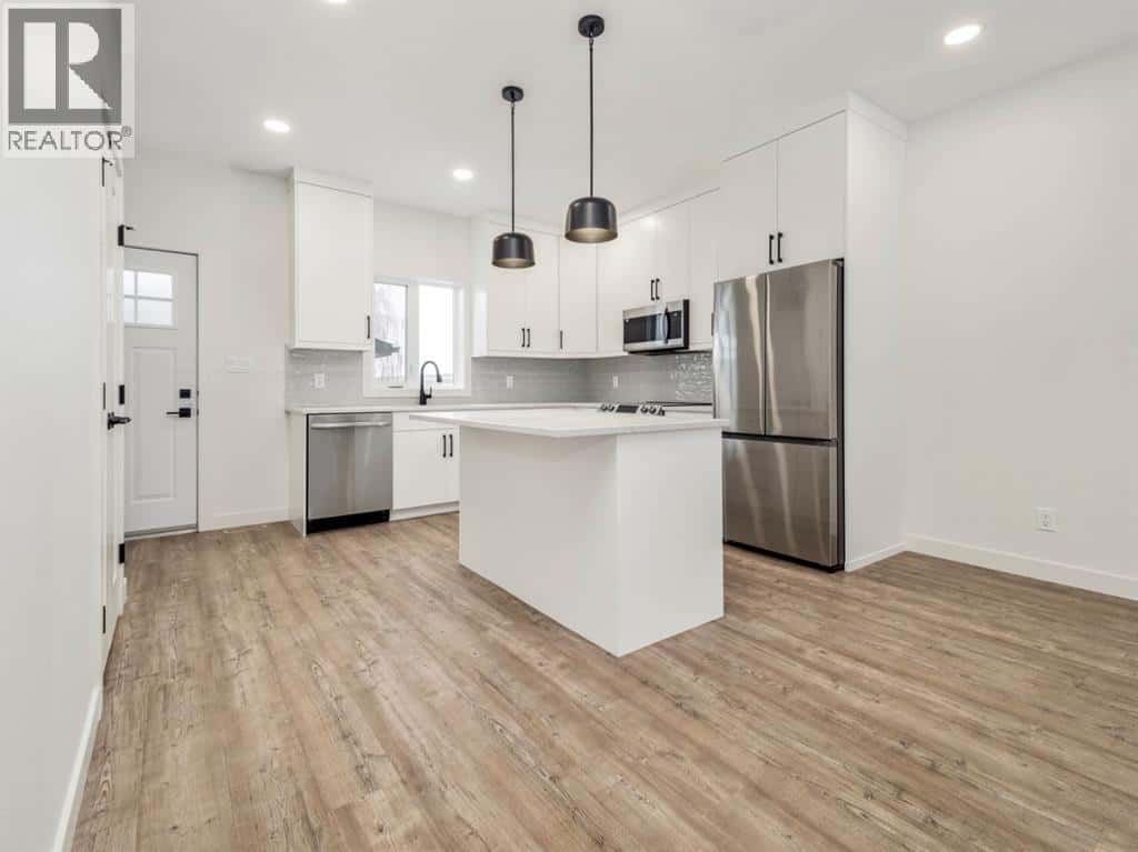 359 9 Street — Fort Macleod, Alberta - Photo 4 of 37