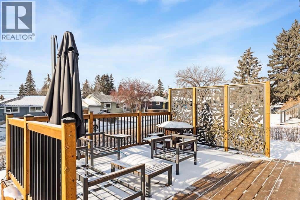 20 Calandar Road NW — Calgary, Alberta - Photo 3 of 39