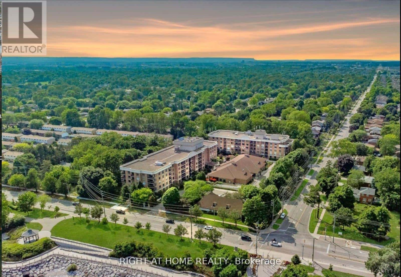 1301 - 100 BURLOAK DRIVE — Burlington (Appleby), Ontario - Photo 4 of 43