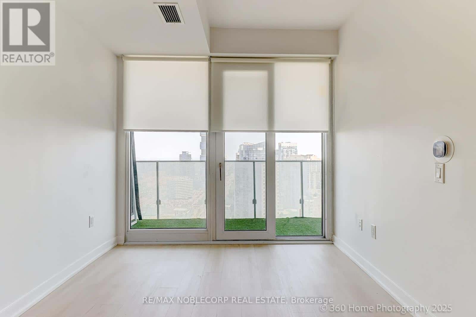 2912 - 3900 CONFEDERATION PARKWAY — Mississauga (City Centre), Ontario - Photo 5 of 27