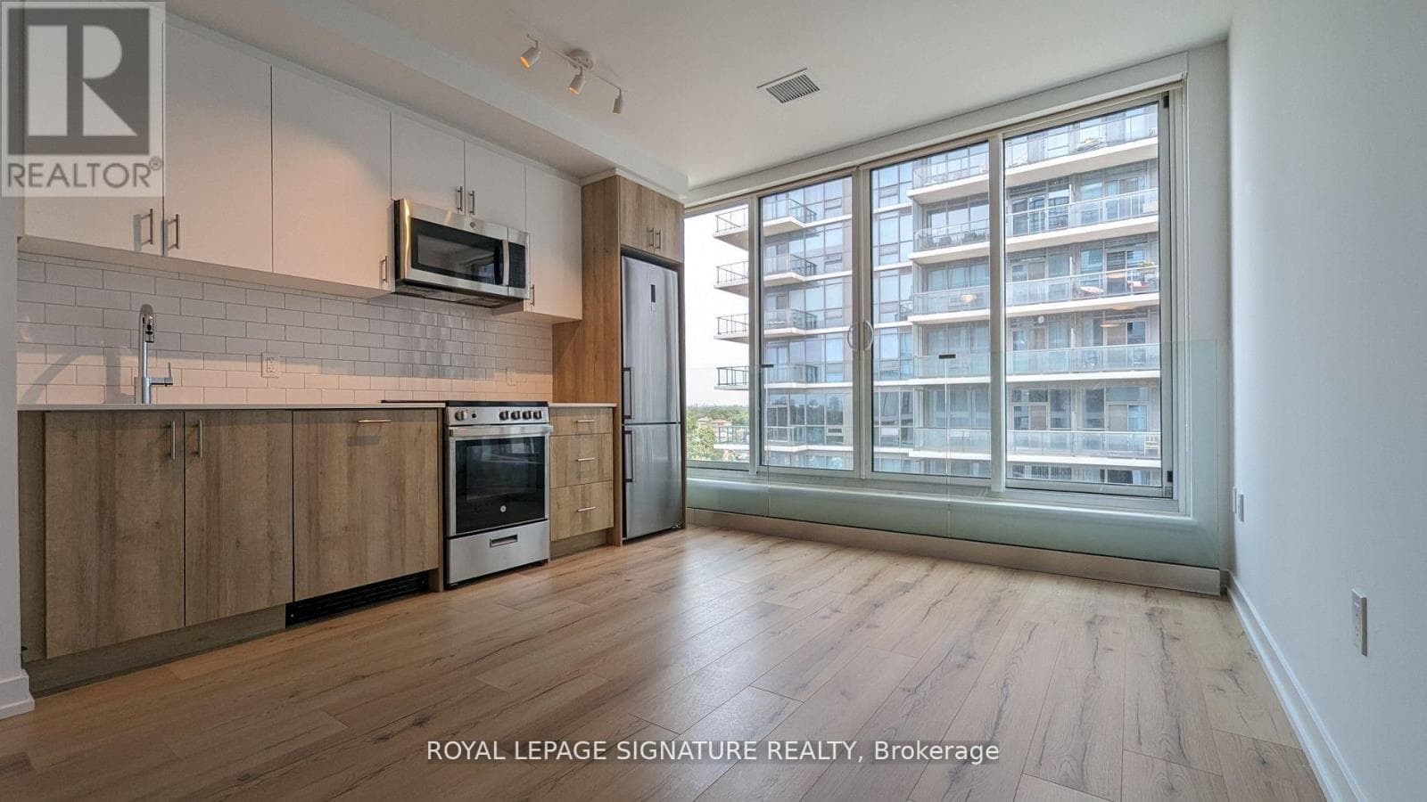 610 - 1195 THE QUEENSWAY — Toronto (Islington-City Centre West), Ontario - Main photo