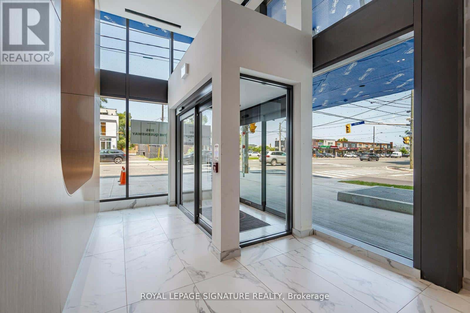 610 - 1195 THE QUEENSWAY — Toronto (Islington-City Centre West), Ontario - Photo 3 of 10