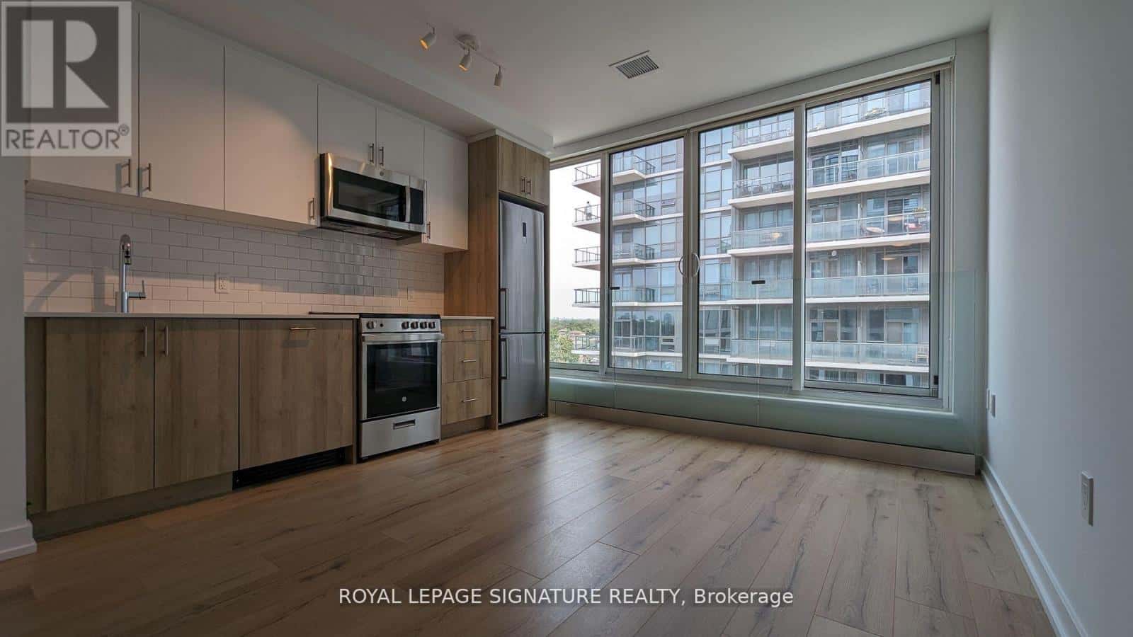 610 - 1195 THE QUEENSWAY — Toronto (Islington-City Centre West), Ontario - Photo 4 of 10