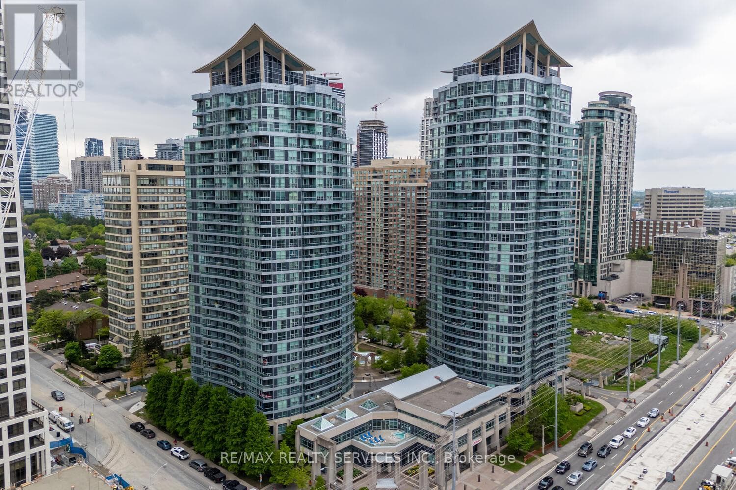 1403 - 33 ELM DRIVE — Mississauga (City Centre), Ontario - Main photo