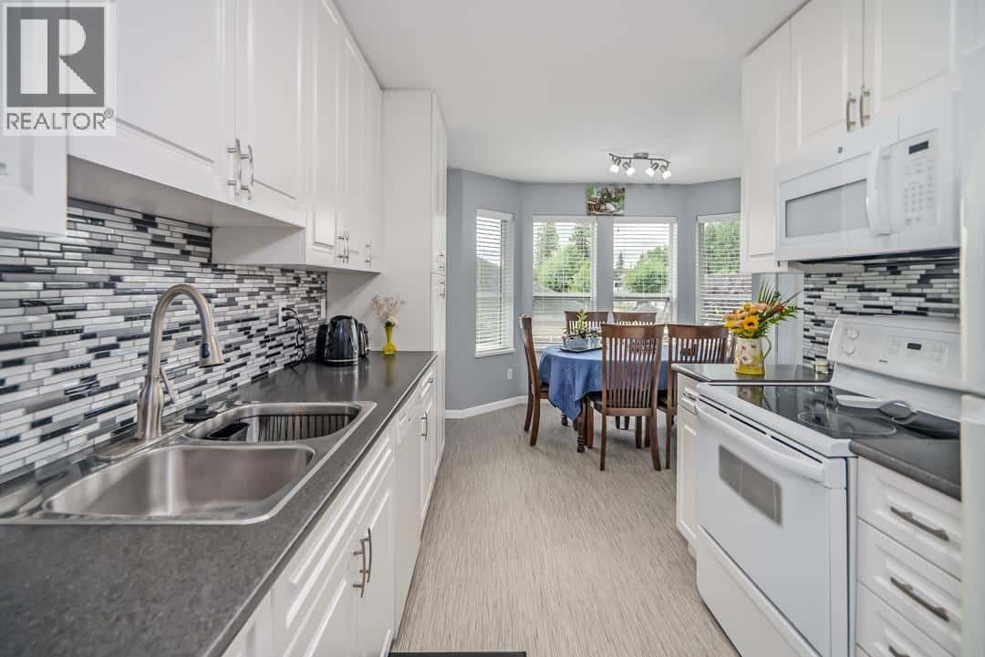 12 20554 118 AVENUE — Maple Ridge, British Columbia - Photo 2 of 28