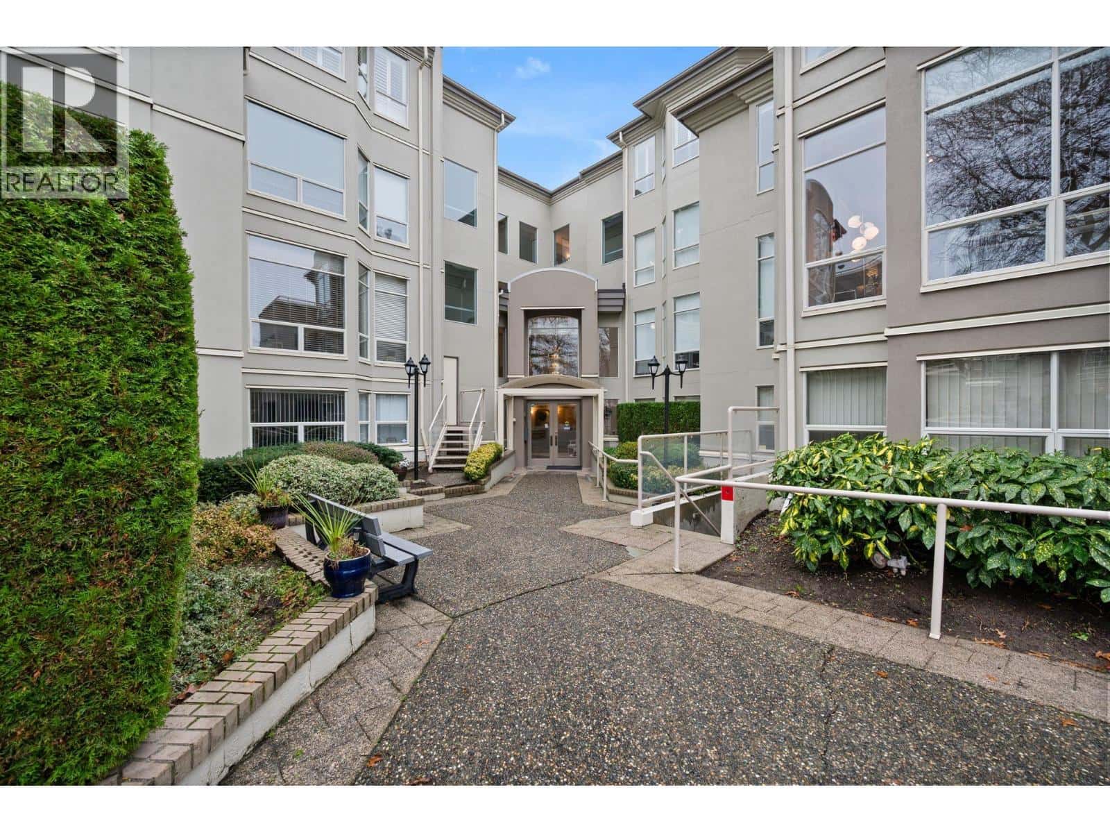 401S 1100 56 STREET — Delta, British Columbia - Photo 4 of 35