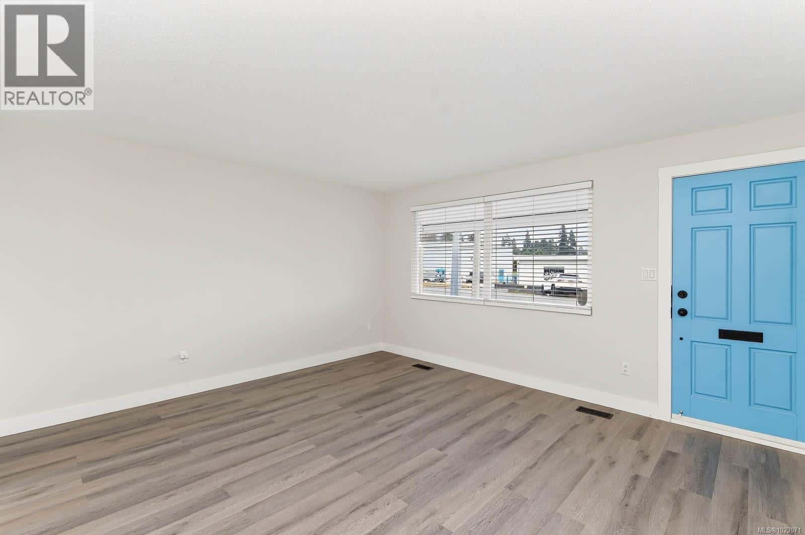 4575 Arrowsmith Rd — Port Alberni, British Columbia - Photo 3 of 33