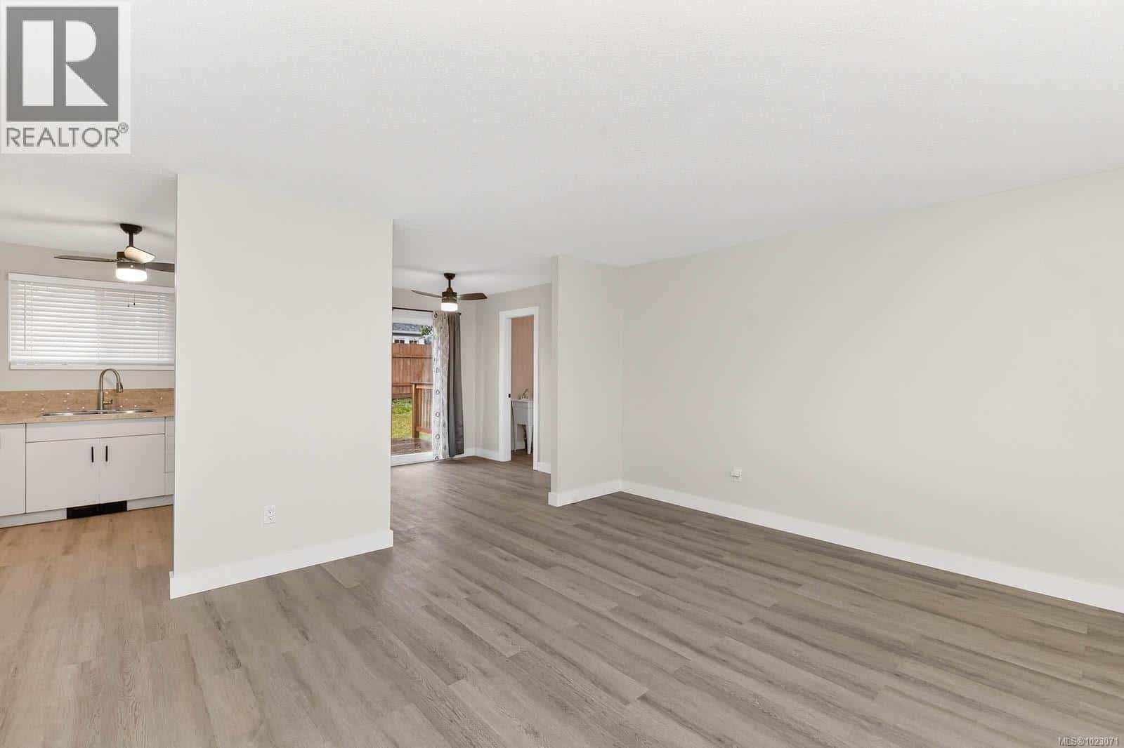 4575 Arrowsmith Rd — Port Alberni, British Columbia - Photo 5 of 33