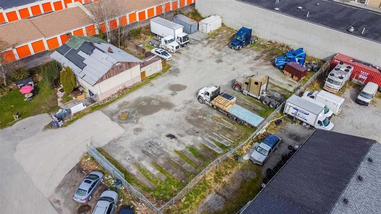 8626 120A STREET — Surrey, British Columbia - Photo 3 of 13