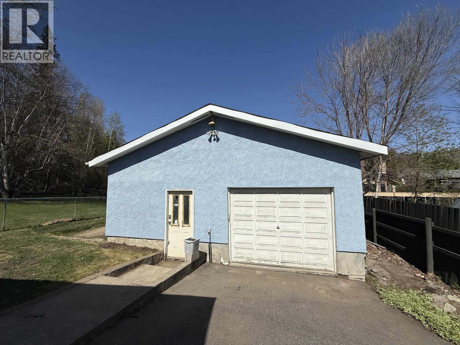 124 LINDSAY STREET — Quesnel, British Columbia - Photo 3 of 38