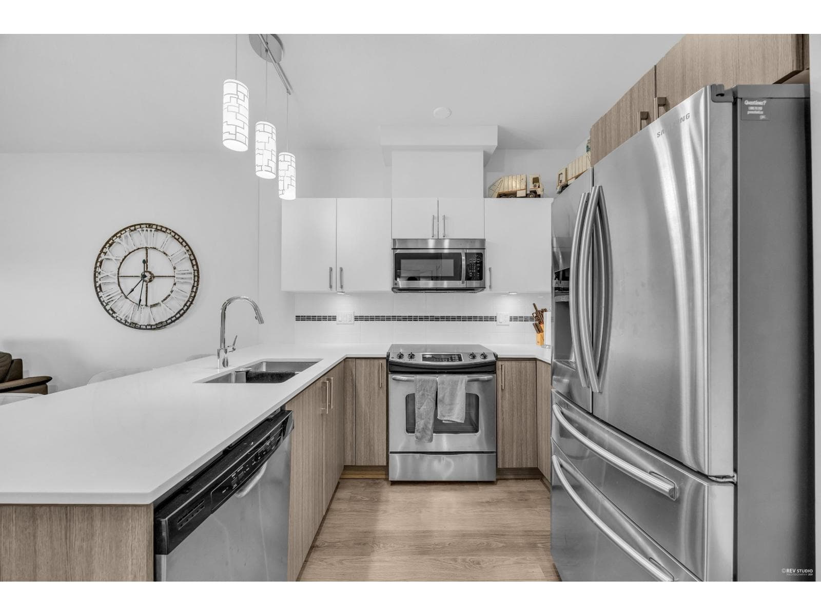 405 8733 160 STREET — Surrey, British Columbia - Main photo