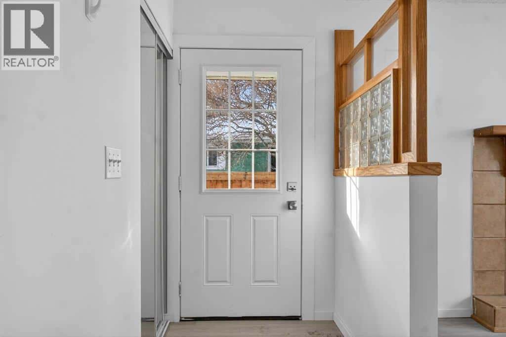 3283 Dover Ridge Drive SE — Calgary, Alberta - Photo 2 of 29