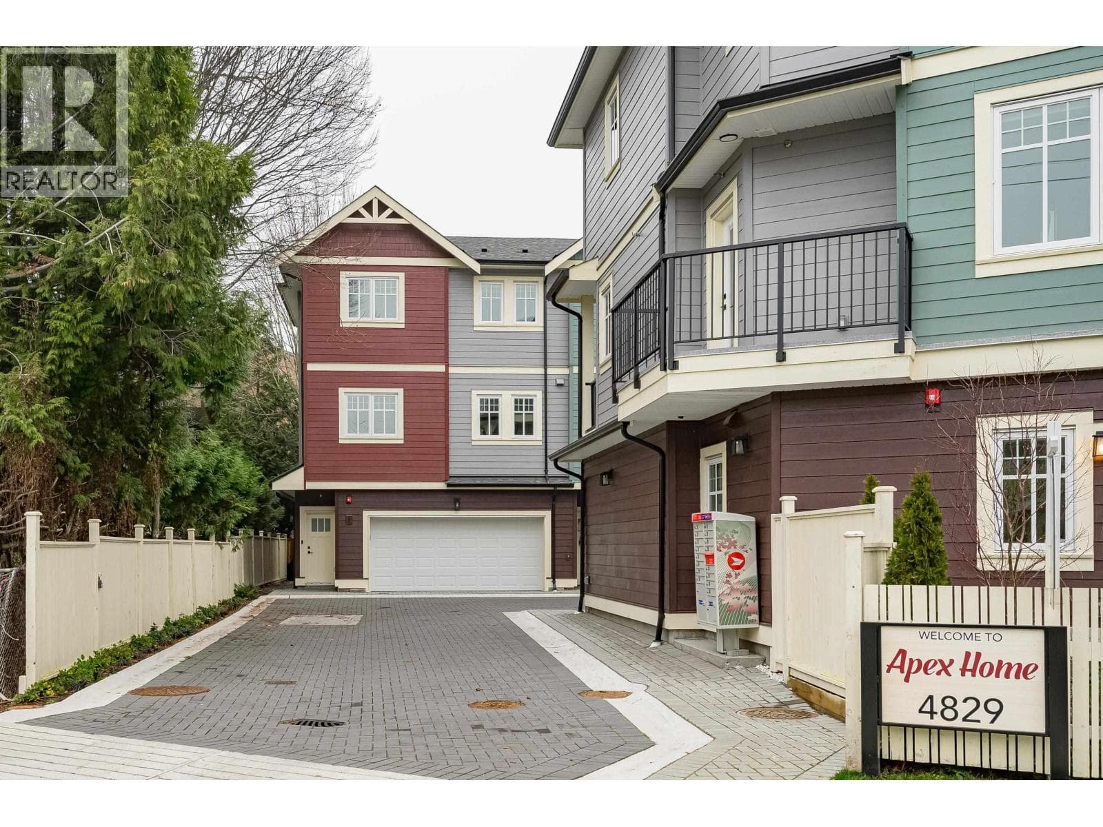 1 4829 48 AVENUE — Ladner, British Columbia - Main photo