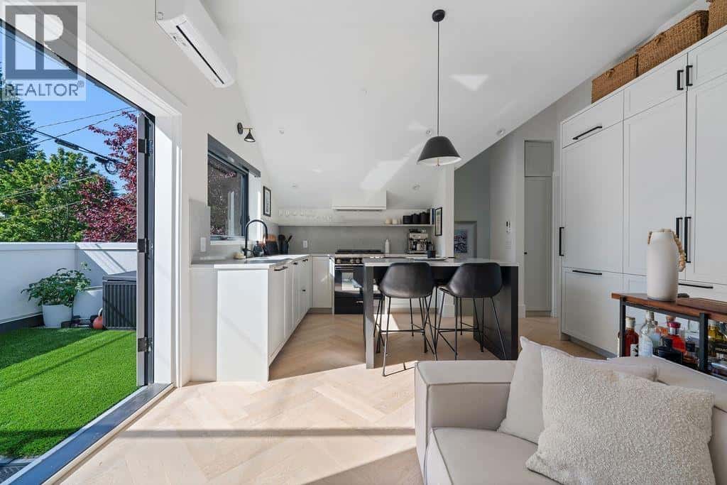 4921 LARCH STREET — Vancouver, British Columbia - Photo 2 of 40