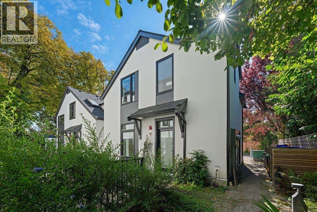 4921 LARCH STREET — Vancouver, British Columbia - Photo 3 of 40