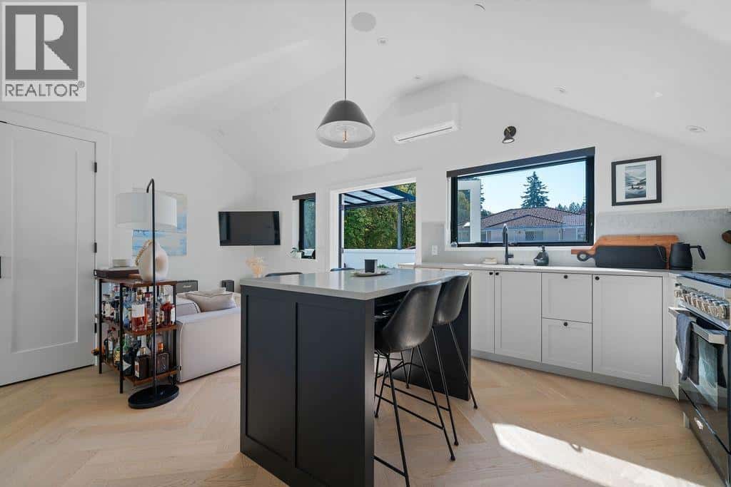 4921 LARCH STREET — Vancouver, British Columbia - Photo 4 of 40