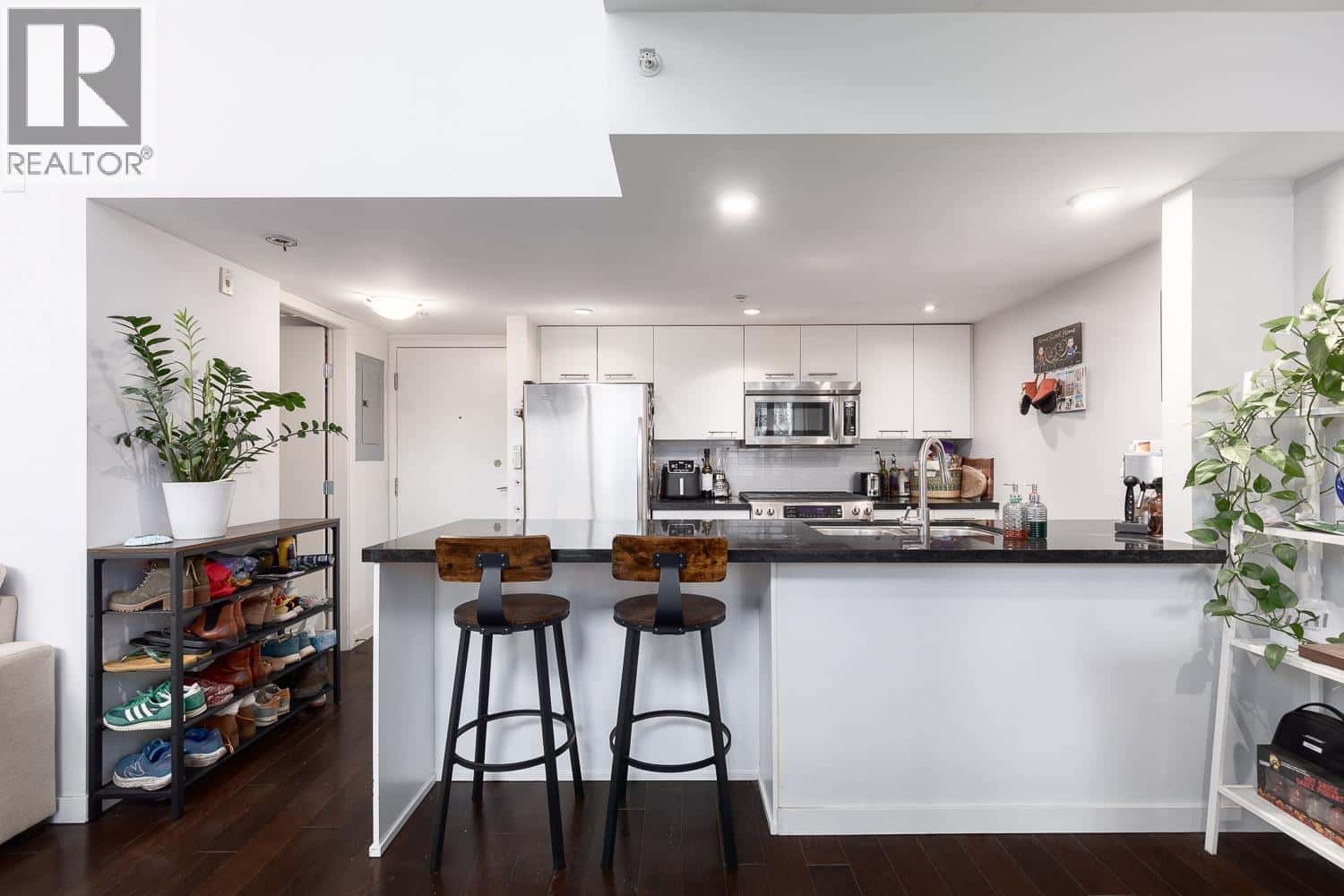 PH7 1288 CHESTERFIELD AVENUE — North Vancouver, British Columbia - Photo 2 of 22