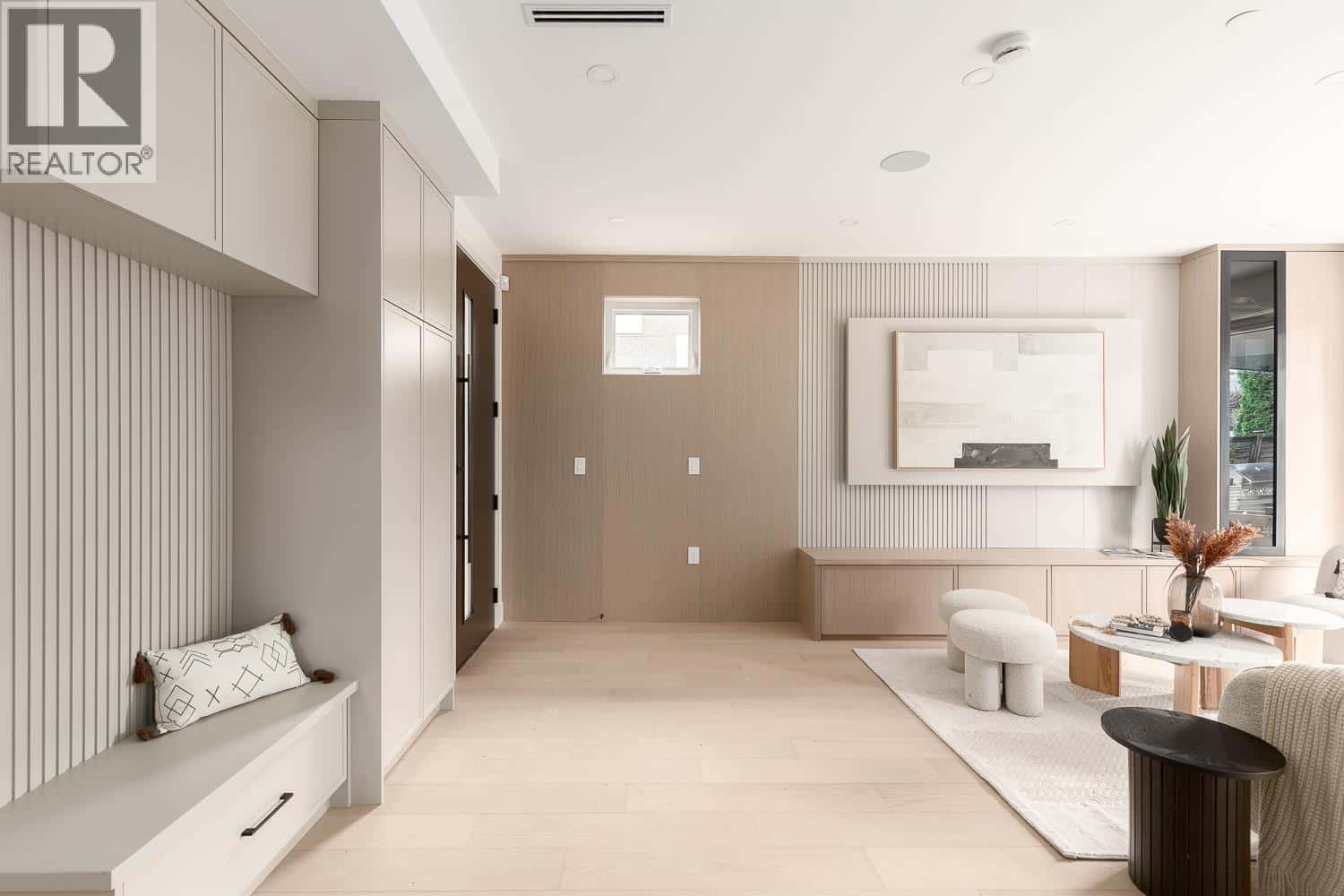 2 475 W 20TH AVENUE — Vancouver, British Columbia - Photo 3 of 25