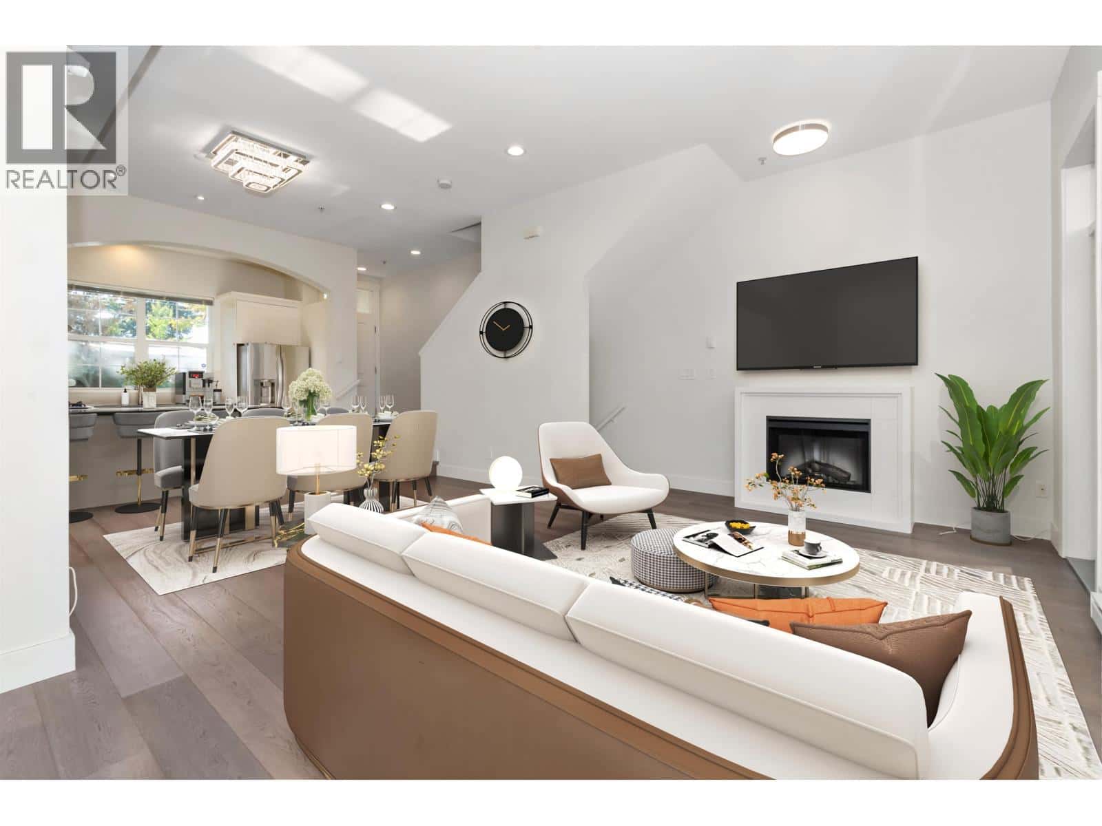 765 W 42ND AVENUE — Vancouver, British Columbia - Photo 2 of 20