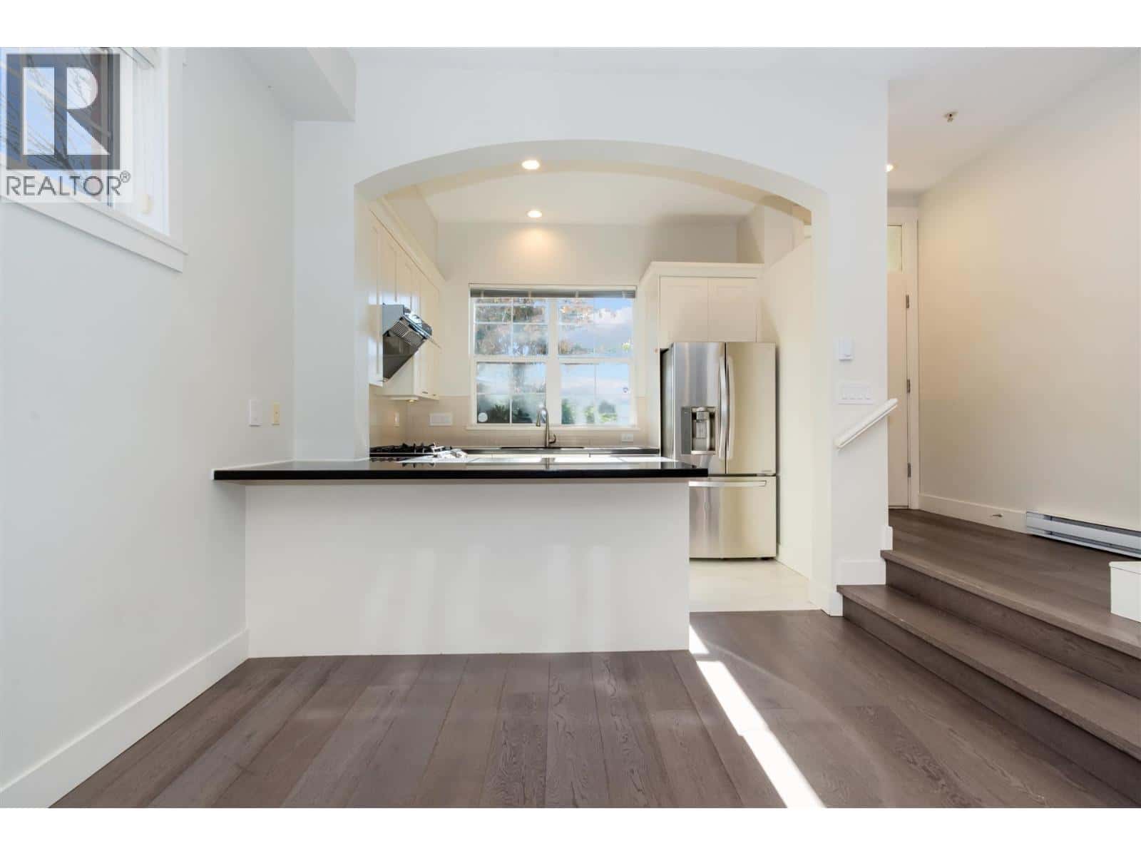 765 W 42ND AVENUE — Vancouver, British Columbia - Photo 3 of 20