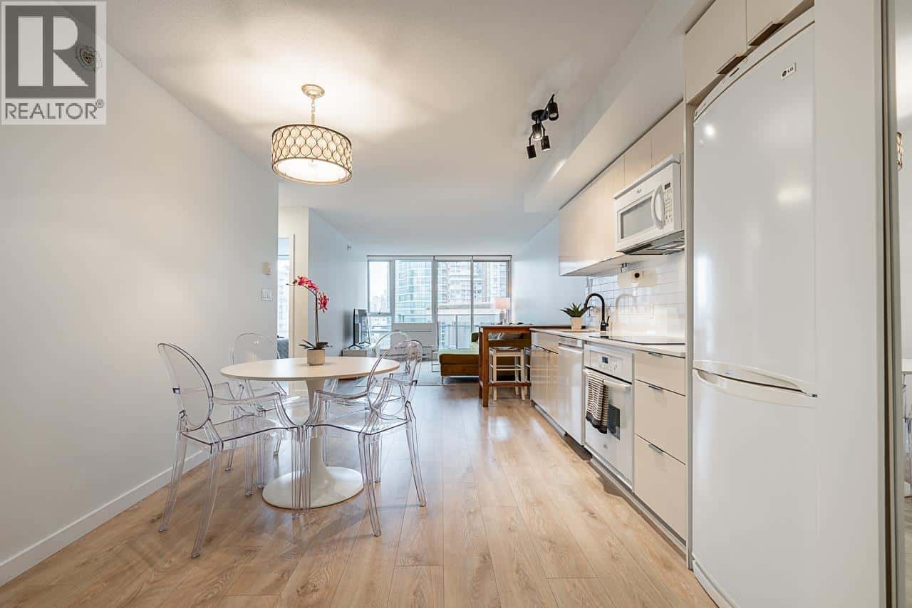 1907 788 HAMILTON STREET — Vancouver, British Columbia - Photo 3 of 32