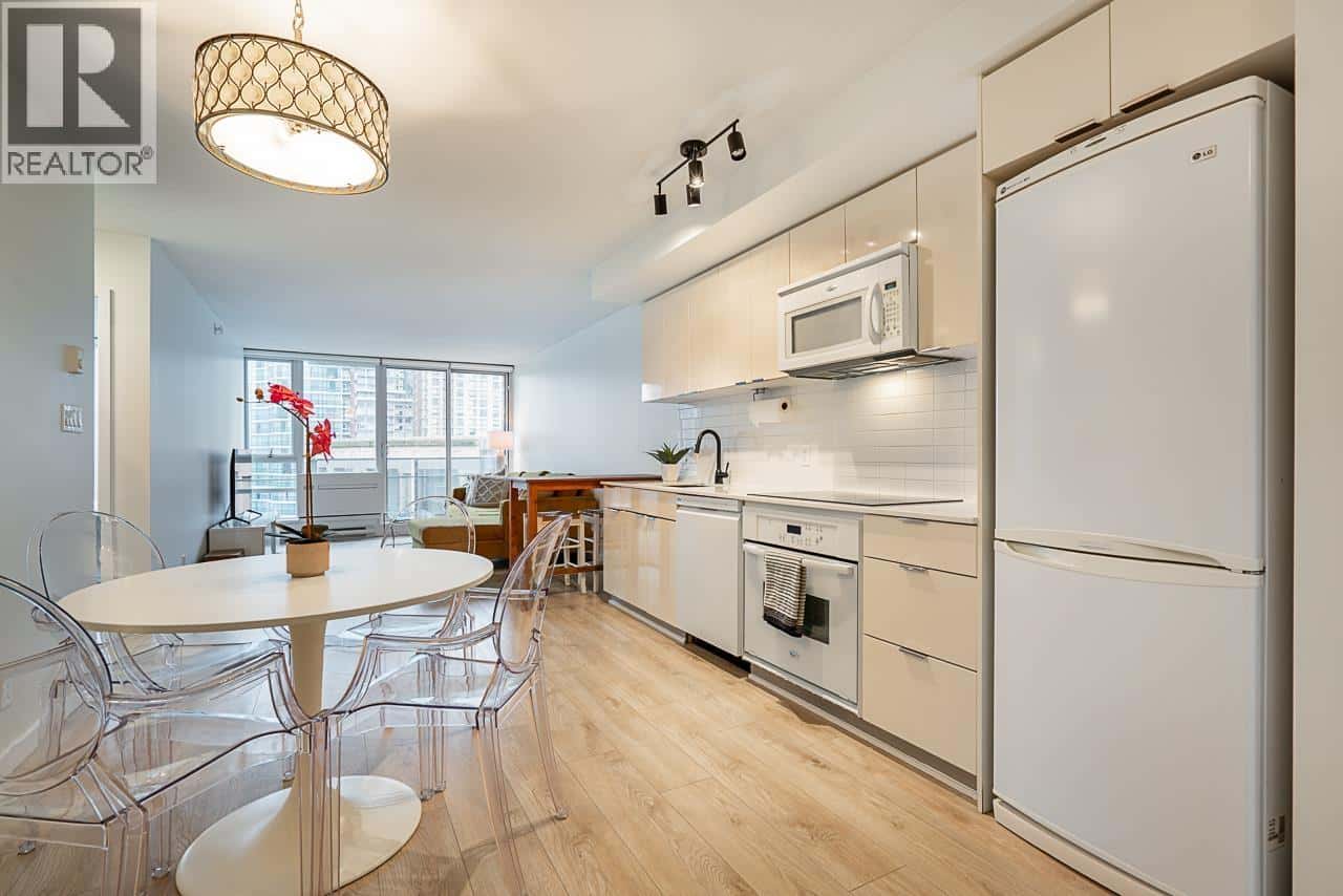 1907 788 HAMILTON STREET — Vancouver, British Columbia - Photo 4 of 32