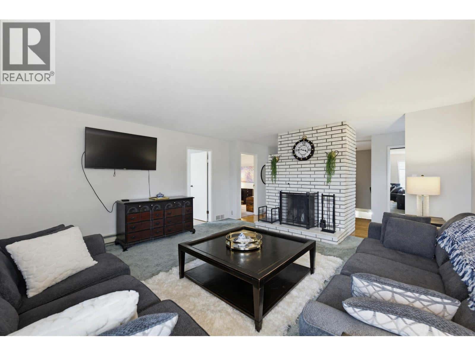 19475 116B AVENUE — Pitt Meadows, British Columbia - Photo 4 of 40